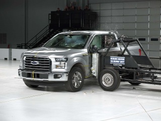2015 Ford F-150 crew cab side IIHS crash test