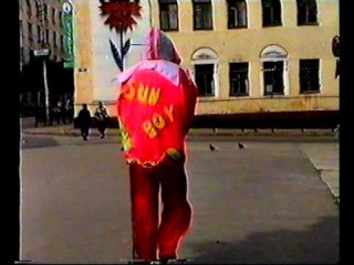 ГОЛУЮ ЖОПУ девка показываеть и певец пророк сан бой в старом смоленске 1995г.