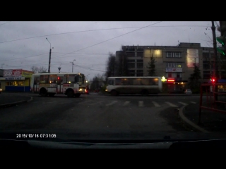 Сохранился перед перекрёстком. Архангельск.