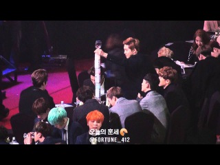 160114 서울가요대상 EXO, 엑소의 물병으로 탑쌓기(+ 물병 넘어져서 곰들짝 놀란 종인&