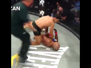 С колена жестко Прилетело ? #mmavines