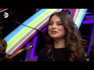 Beyaz Show - Ayça Ayşin Turan'ın sakarlıkları!