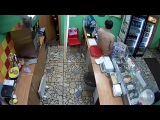 Голый мужик устроил дебош в кафе. Саратов