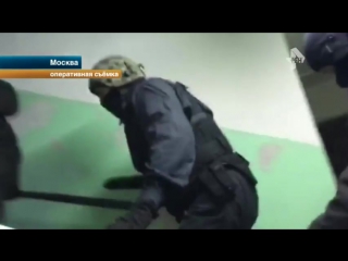 Врывались к молодым девушкам в квартиры, насиловали и грабили