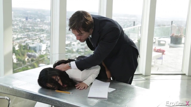 nachalnik-nakazal-sekretarshu-porno-video