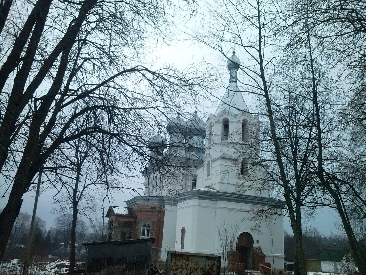 На юго-запад от Петербурга. Красные скалы на реке Плюссе, Доложская святая пещера, старинные храмы очень, Здесь, пещера, церковь, только, здесь, видно, место, можно, потому, области, Косяков, поэтому, архитектор, Когдато, каменные, России, Псковской, раньше, Церковь