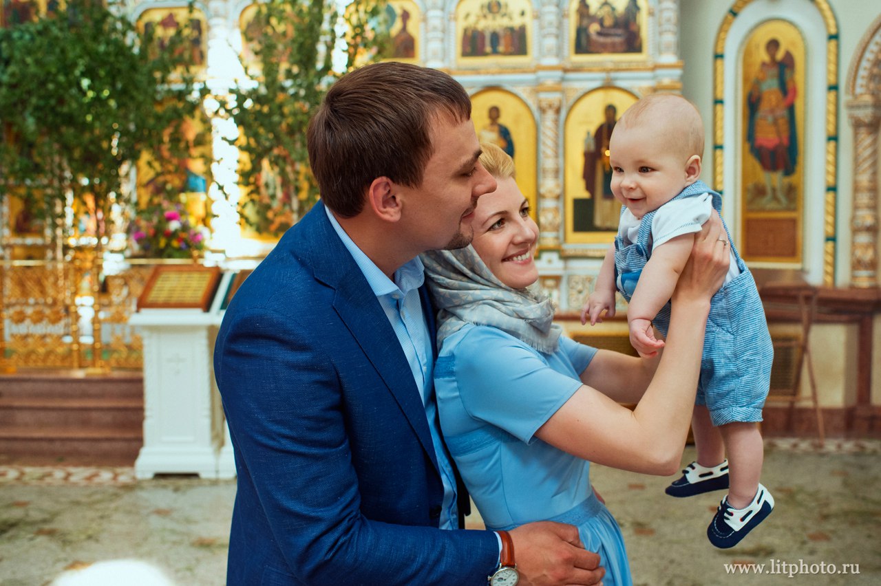 Крещение в храме Спаса Преображения в Переделкино. Фотограф на крещение. Крещение в храме Спаса Преображения в Переделкино. Фотограф на крещение.