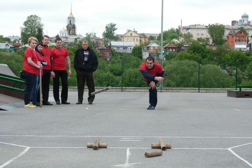 Городки спорт. Городошный спорт Новороссийск. 100 Летие городошного спорта. Смайлик городошный спорт. Городошный спорт.