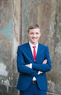 Евгений89263700095