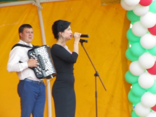 Ильсия Бадретдинова - Эбиеннэр кыз чакта (Сабантуй в Мамадыше 04.06.16)