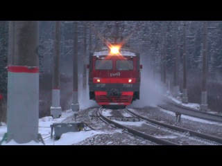 Электропоезд ЭР2Р-7085 и Лисы