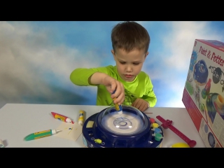 Макс лепит чашу на гончарном круге и красит красками Make a cup on pottery wheel and pait it