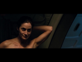 Керри-Энн Мосс (Carrie-Anne Moss) голая в фильме «Красная планета» (2000)