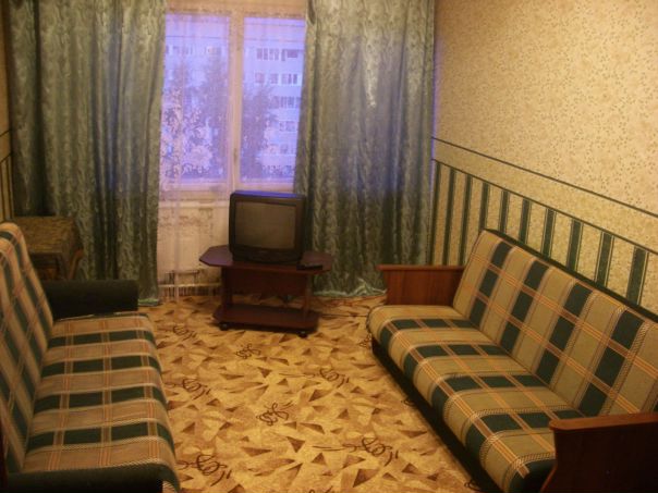 Собственник. Без комиссии. Сдам в аренду 1-комнатную квартиру ОДНОЙ-ДВУМ порядочным девушкам без животных, на длительный срок по договору. СПБ, ул. Черкасова, д.10, кор. 1. До метро Гражданский проспект 7 минут пешком, рядом выезд на КАД, гипермаркеты Лента, Окей, Карусель, тихий, зелёный двор. <br>Из мебели: 2 полутороспальных дивана, шкаф-стенка, компьютерный стол и стул. Техника: плита, холодильник, стир.машина, микроволновка, телевизор, пылесос. Удобная гардеробная, большая кладовая, например для хранения колёс. Недорогой интернет, wi-fi. 18000+К/У залог 10000, можно разбить на 2 месяца. АГЕНТАМ НЕ БЕСПОКОИТЬ 8 931 206 80 26 - фото Фото: Собственник. Без комиссии. Сдам в аренду 1-комнатную квартиру ОДНОЙ-ДВУМ порядочным девушкам без животных, на длительный срок по договору. СПБ, ул. Черкасова, д.10, кор. 1. До метро Гражданский проспект 7 минут пешком, рядом выезд на КАД, гипермаркеты Лента, Окей, Карусель, тихий, зелёный двор. <br>Из мебели: 2 полутороспальных дивана, шкаф-стенка, компьютерный стол и стул. Техника: плита, холодильник, стир.машина, микроволновка, телевизор, пылесос. Удобная гардеробная, большая кладовая, например для хранения колёс. Недорогой интернет, wi-fi. 18000+К/У залог 10000, можно разбить на 2 месяца. АГЕНТАМ НЕ БЕСПОКОИТЬ 8 931 206 80 26