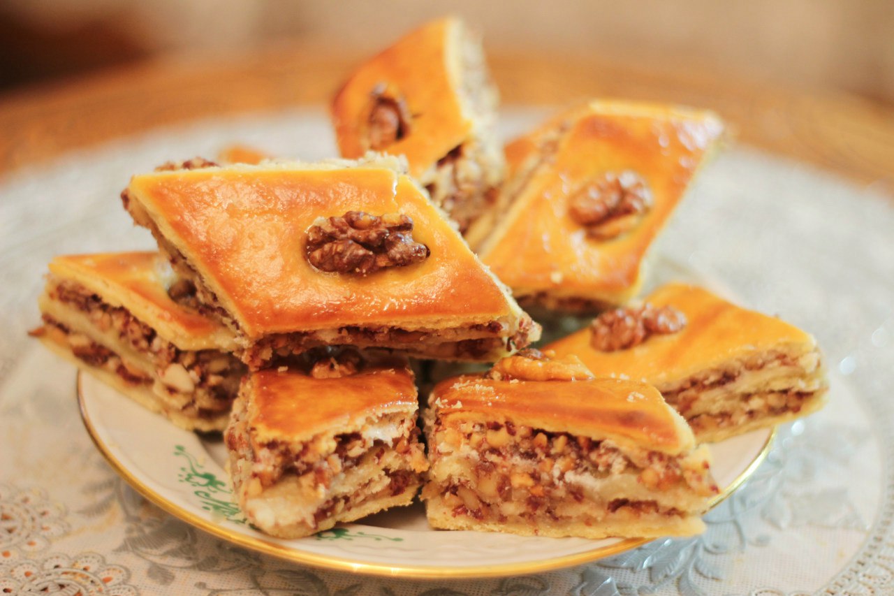 Восточная сладость с орехами