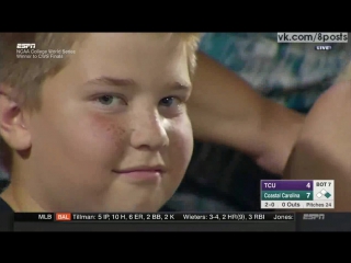Странный пацан смотрит в камеру во время бейсбольного матча / epic Staredown Kid - Kid at baseball game with TV camera