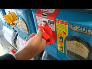 GACHAPON! Capsule Toy Vending Machine - Pokemon, Yokai Watch, Kenshin, Doragon Ball, Naked Girl?