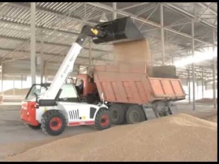 Новый универсальный погрузчик пополнил парк спецтехники комбикормового завода в Роговатом (старый оскол)