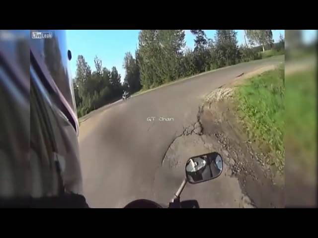 Kelamin pria ini Di Gigit Ular Video Amatir tabrakan maut motor vs mobil