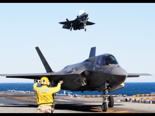 Стелс истребители F 35C на авианосце . Stealth fighter F 35C on an aircraft carrier