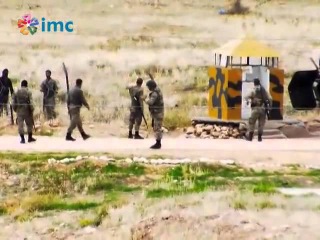 İSİS militants chatting with turkish border guards