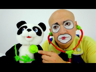 Palyaço Andrew ve Panda. Komik doktor video çocuklar için. Çocuk oyunları