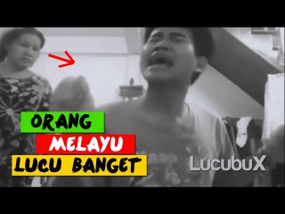 Emak Nya Heran Sama Muka Anak Nya - Video Lucu Orang Melayu | LucubuX