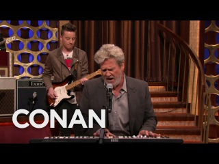Jeff Bridges Performs “The Man In Me” - CONAN on TBS