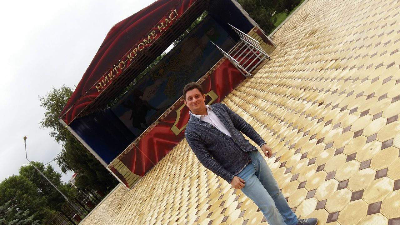 Дмитрий Гущин