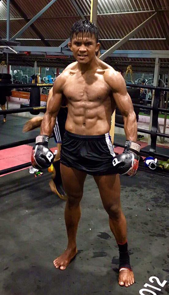 Does Buakaw have very long legs?