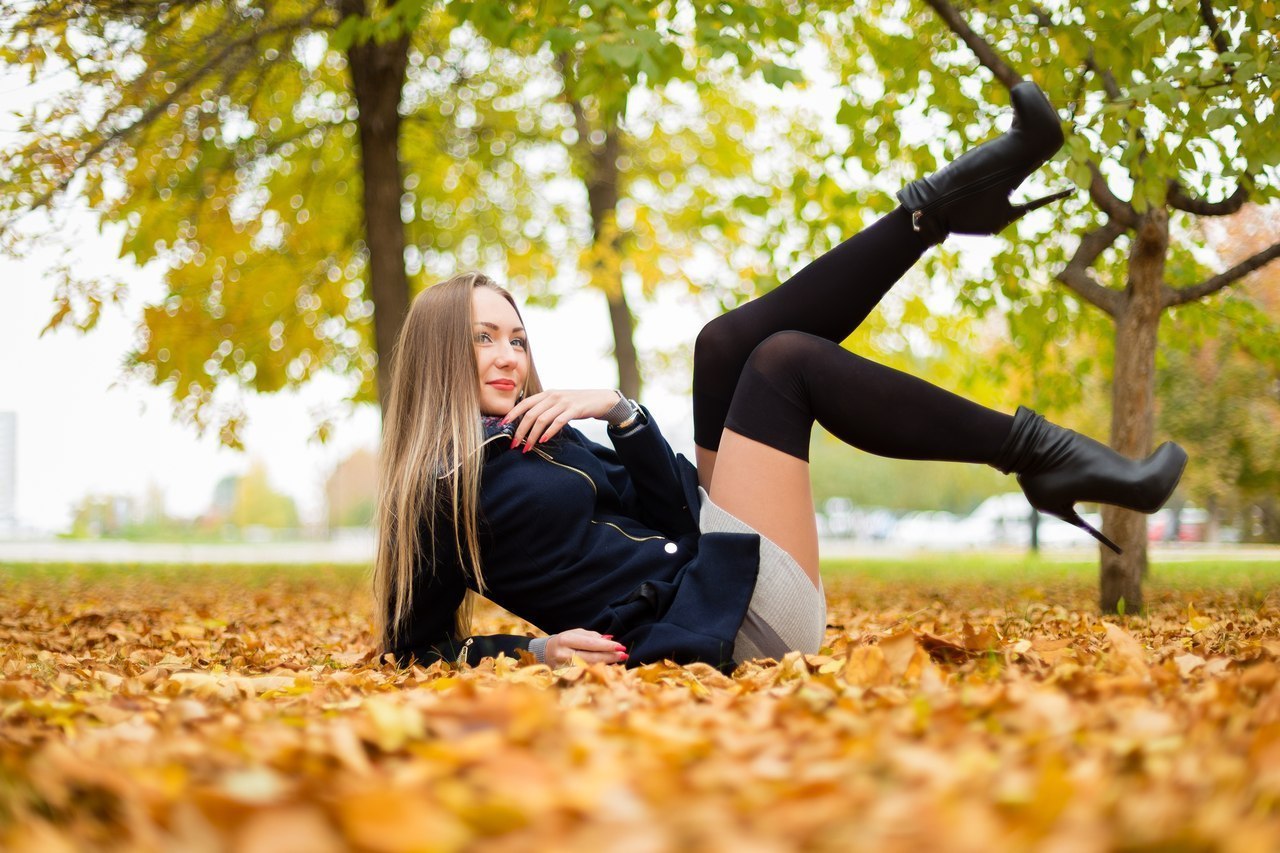 Blonde teen sits on huge cock