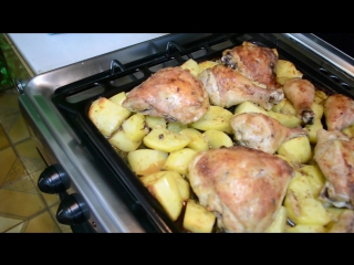 Ну, оОчень вкусные - Куриные окорочка в духовке с картошкой!