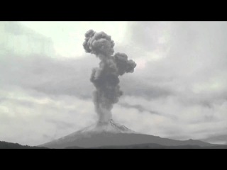 Volcano Popocatepetl eruption in Mexico (spewing ash) Извержение вулкана Попокатепетль