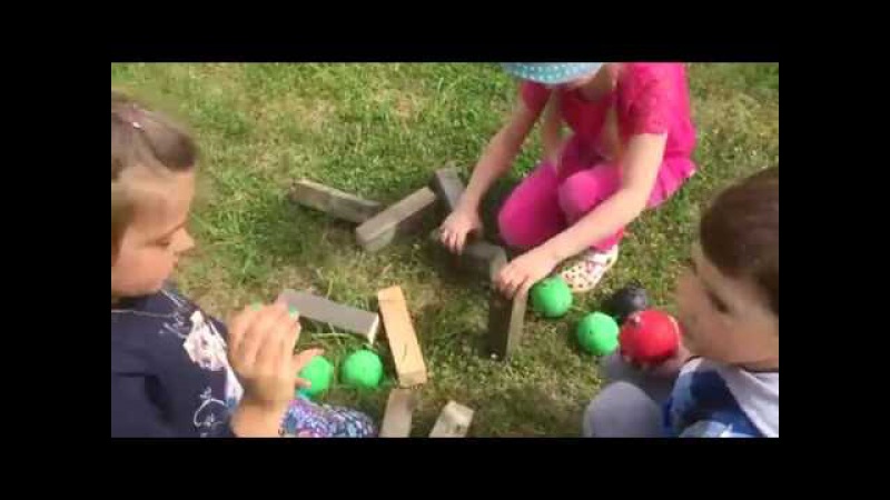 Игра в Крашики на улице