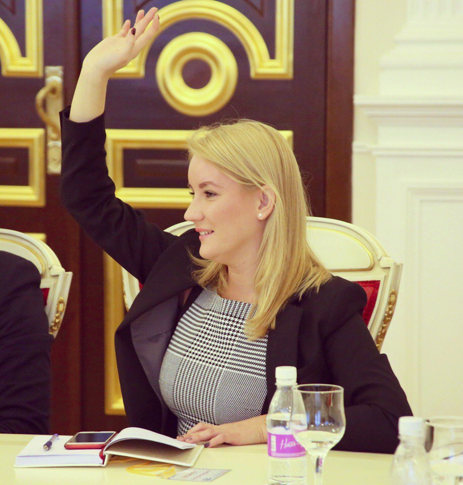 Яна Козинец