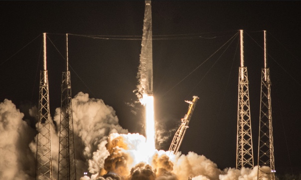 SpaceX доставила на МКС робота, мороженое и кофе