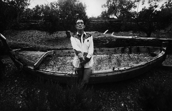 На фотографии Salvador Dali