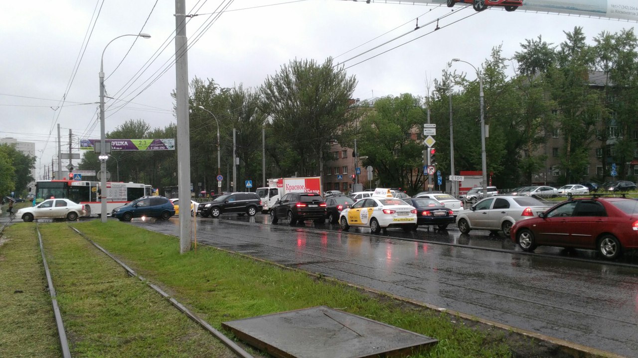 ​В Перми из-за ДТП на бульваре Гагарина образовалась пробка