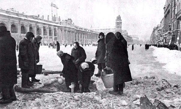Россия отмечает 75- летие снятия блокады Ленинграда, кровопролитной осады Второй мировой войны, которая продолжалась почти 900 дней Нацистские войска начали осаду Ленинграда 8 сентября 1941