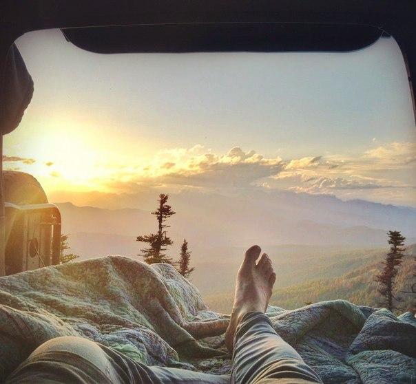 Если ты поймешь, что проблема в тебе, ты сможешь измениться сам, чему-то научиться и стать мудрее. Большинство людей ждут, что изменятся все остальные в мире, но только не они сами.
