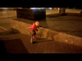 Кира на роликах катается с горки. Kira. Rollers. Slide roller.