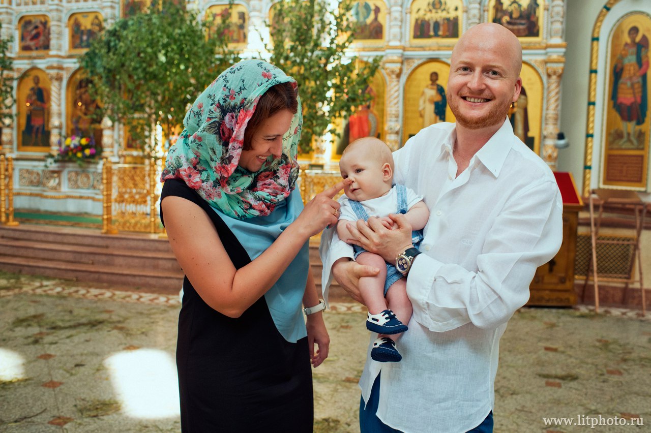 Крещение в храме Спаса Преображения в Переделкино. Фотограф на крещение. Крещение в храме Спаса Преображения в Переделкино. Фотограф на крещение.