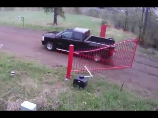 LiveLeak - Don't Fuck With The Gate!