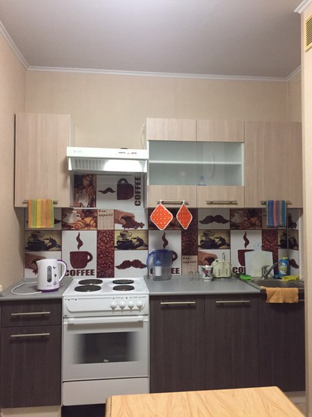 Фото: Квартира свободна! Ул.Новокосинская д.20 к.2. 10-15 мин от м.Новокосино. Только что сделали косметический ремонт: полы, потолки, стены. Кухня и прихожая новые! Застеклённый балкон. Есть холодильник, тв, микроволновка, стиральная машина, wifi. Диван раскладывается, 2 кресла-кровати. Застеклённый балкон. Перекресток и Дикси в 3 мин ходьбы.<br>Цена: 30 000+счётчики. Депозит можно разбить на 2 месяца.<br>Оперативный показ.<br>Я собственник, риэлторов прошу не беспокоить.