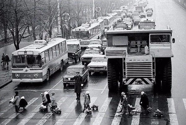 И пусть весь мир подождет, СССР, 1980-е.