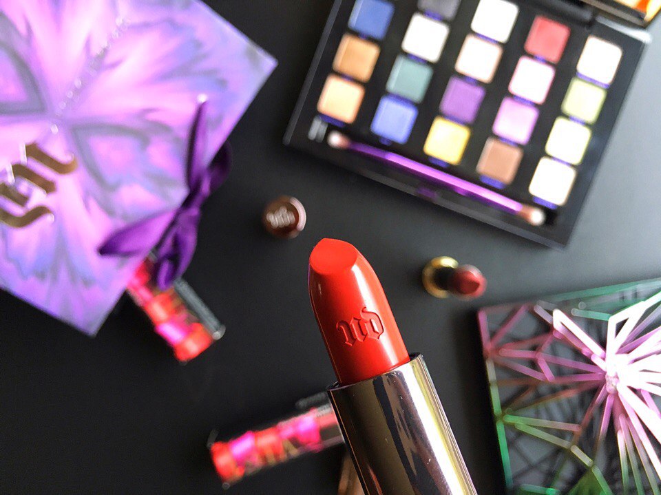 VICE от Urban Decay свотчи Temper и Ravenswood