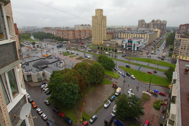 Фото: Петербург. <br>Гражданский проспект, 116к5<br>Заезжай и живи! Продается 3 комнатная квартира в Калининском районе в двух минутах от метро Гражданский проспект. Общая площадь квартиры 87 кв.м., дом 2006 года постройки, кирпичный. Просторная прихожая, большая кухня 14 кв.м.,в двух больших комнатах по 2 окна. оборудованный кабинет, ванная с гидромассажем и турецкой сауной. Панорамная лоджия и балкон. Квартира 3 сторонняя очень светлая и солнечная. Про инфраструктуру отдельный разговор, в шаговой доступности есть все! 4 детских сада, 3 школы,2 спортивных школы, 1 метро. Продуктовые магазины и рестораны на любой вкус.До КАД 3 км. 20 минут до пл Восстания от дверей квартиры. Документы готовы.работаем с ипотекой, прямая продажа. Цена 10 650 000