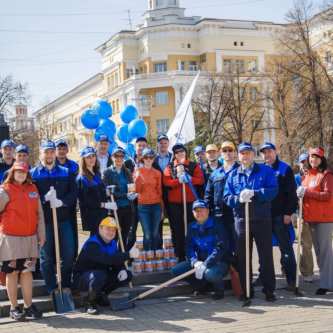 фото Мы хотим , чтобы город был чистым!!!! ХК "Кузнецкий Альянс" на уборке территории пл. Пушкина!!! @ Площадь Пушкина