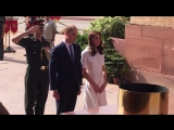 Kate struggles at a breezy India Gate