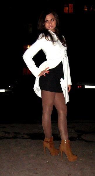 Fiesty brunette looks great in opaque stockings